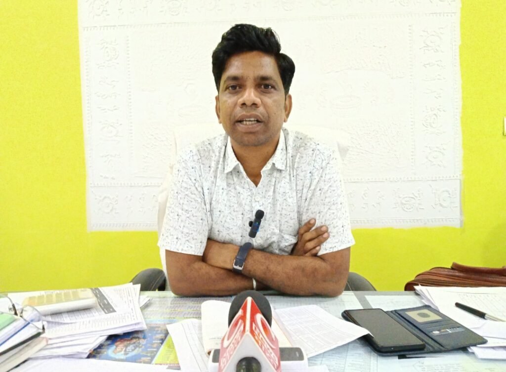 कलेक्टर ने जिले के सभी किसानो से एग्रीस्टेक पोर्टल में पंजीयन कराने की अपील .. Kshiti Technologies कलेक्टर ने जिले के सभी किसानो से एग्रीस्टेक पोर्टल में पंजीयन कराने की अपील .. Kshiti Technologies