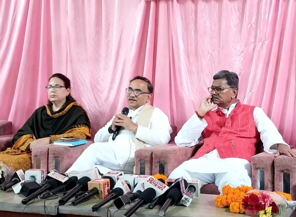 योग्य और ईमानदार कार्यकर्ता के हाथों में होगी कांग्रेस की कमान — अलीगढ़ से पधारे पर्यवेक्षक विवेक बंसल ने किया स्पष्ट .. Kshiti Technologies योग्य और ईमानदार कार्यकर्ता के हाथों में होगी कांग्रेस की कमान — अलीगढ़ से पधारे पर्यवेक्षक विवेक बंसल ने किया स्पष्ट .. Kshiti Technologies
