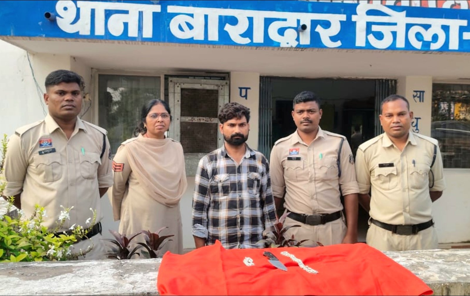 नकली चांदी के आभूषण बेचने की कोशिश, यूपी का युवक गिरफ्तार – बाराद्वार पुलिस की त्वरित कार्रवाई .. Kshiti Technologies नकली चांदी के आभूषण बेचने की कोशिश, यूपी का युवक गिरफ्तार – बाराद्वार पुलिस की त्वरित कार्रवाई .. Kshiti Technologies