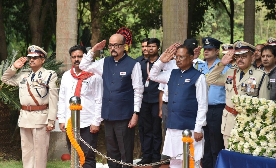 राज्यपाल रमेन डेका और मुख्यमंत्री विष्णु देव साय ने शहीद वाटिका पहुंचकर शहीद जवानों को दी श्रद्धांजलि .. Kshiti Technologies राज्यपाल रमेन डेका और मुख्यमंत्री विष्णु देव साय ने शहीद वाटिका पहुंचकर शहीद जवानों को दी श्रद्धांजलि .. Kshiti Technologies
