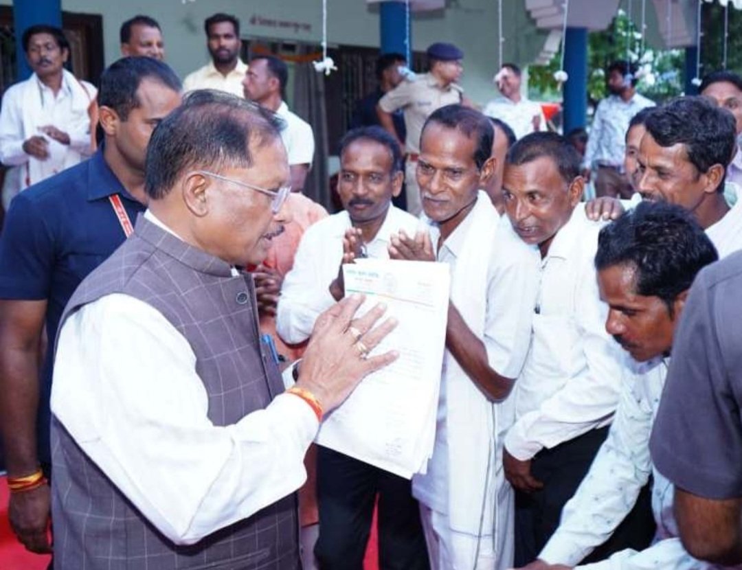 मुख्यमंत्री विष्णु देव साय को दीप पर्व की शुभकामनाएं देने बगिया में लगा रहा तांता .. Kshiti Technologies मुख्यमंत्री विष्णु देव साय को दीप पर्व की शुभकामनाएं देने बगिया में लगा रहा तांता .. Kshiti Technologies