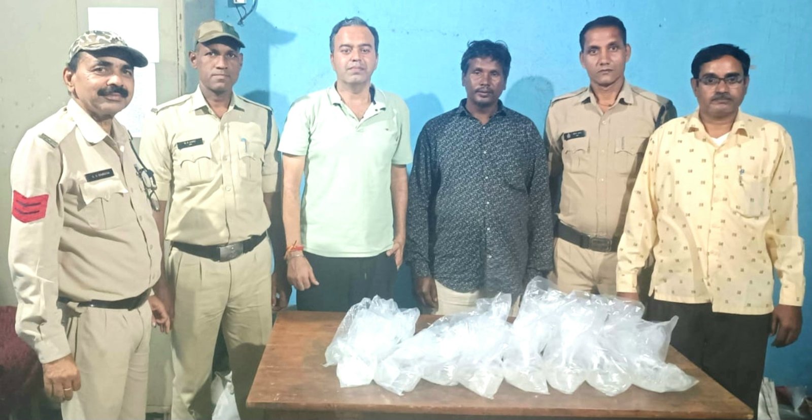 आबकारी विभाग की ताबड़तोड़ कार्रवाई — अवैध शराब कारोबार पर लगा लगाम .. Kshiti Technologies आबकारी विभाग की ताबड़तोड़ कार्रवाई — अवैध शराब कारोबार पर लगा लगाम .. Kshiti Technologies