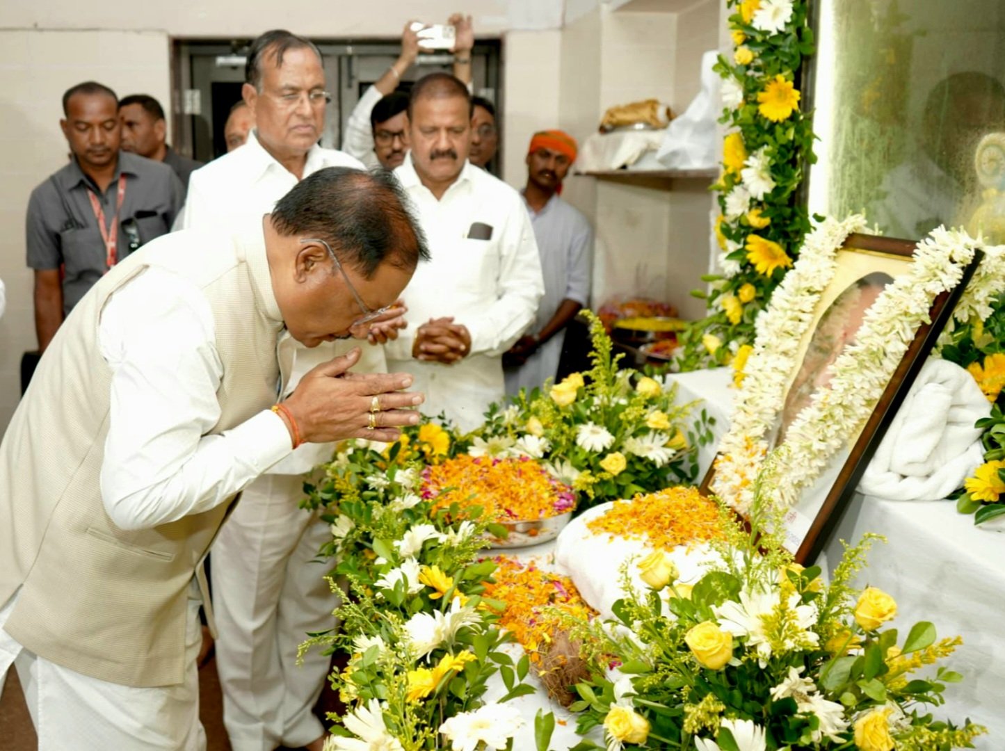 मुख्यमंत्री विष्णु देव साय ने पूर्व विधानसभा उपाध्यक्ष स्वर्गीय बनवारी लाल अग्रवाल को दी श्रद्धांजलि .. Kshiti Technologies मुख्यमंत्री विष्णु देव साय ने पूर्व विधानसभा उपाध्यक्ष स्वर्गीय बनवारी लाल अग्रवाल को दी श्रद्धांजलि .. Kshiti Technologies