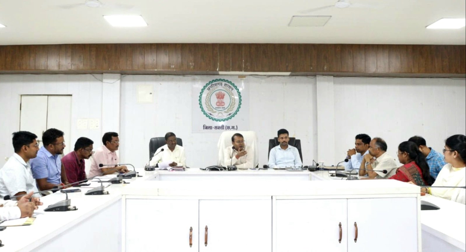 कलेक्टर ने राज्योत्सव और यूनिटी मार्च की तैयारियों को लेकर विभागीय अधिकारियों की ली बैठक .. Kshiti Technologies