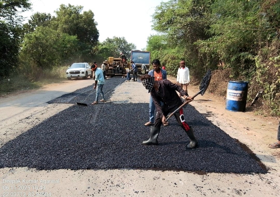 सड़क मरम्मत कार्य में लापरवाही, ठेकेदारों की मनमानी से घट रही गुणवत्ता .. Kshiti Technologies