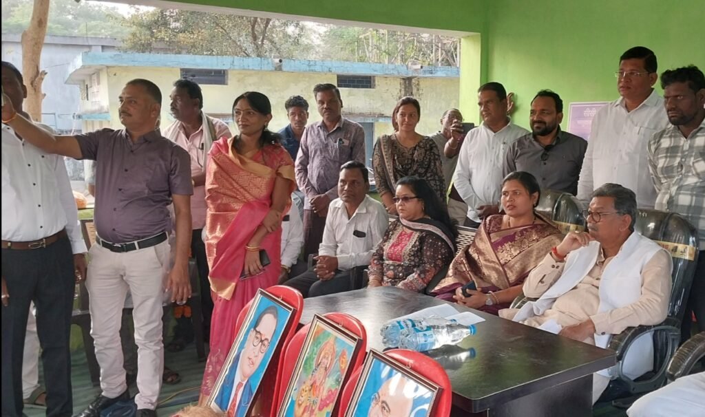 जामपाली में विकास कार्यों की सौगात, डॉ. चरणदास महंत ने 16 लाख से अधिक की लागत के कार्यों का किया भूमि पूजन एवं लोकार्पण .. Kshiti Technologies जामपाली में विकास कार्यों की सौगात, डॉ. चरणदास महंत ने 16 लाख से अधिक की लागत के कार्यों का किया भूमि पूजन एवं लोकार्पण .. Kshiti Technologies