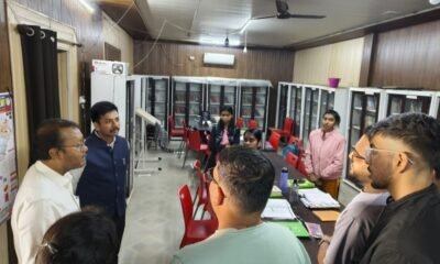 कलेक्टर और सीईओ ने प्रतियोगी परीक्षाओं की तैयारी कर रहे विद्यार्थियों को उपलब्ध कराई किताबें .. Kshiti Technologies