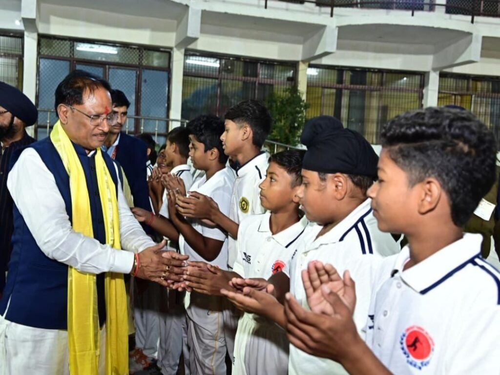 मुख्यमंत्री ने स्टेडियम में किया राजा रघुराज सिंह की प्रतिमा का अनावरण .. Kshiti Technologies मुख्यमंत्री ने स्टेडियम में किया राजा रघुराज सिंह की प्रतिमा का अनावरण .. Kshiti Technologies