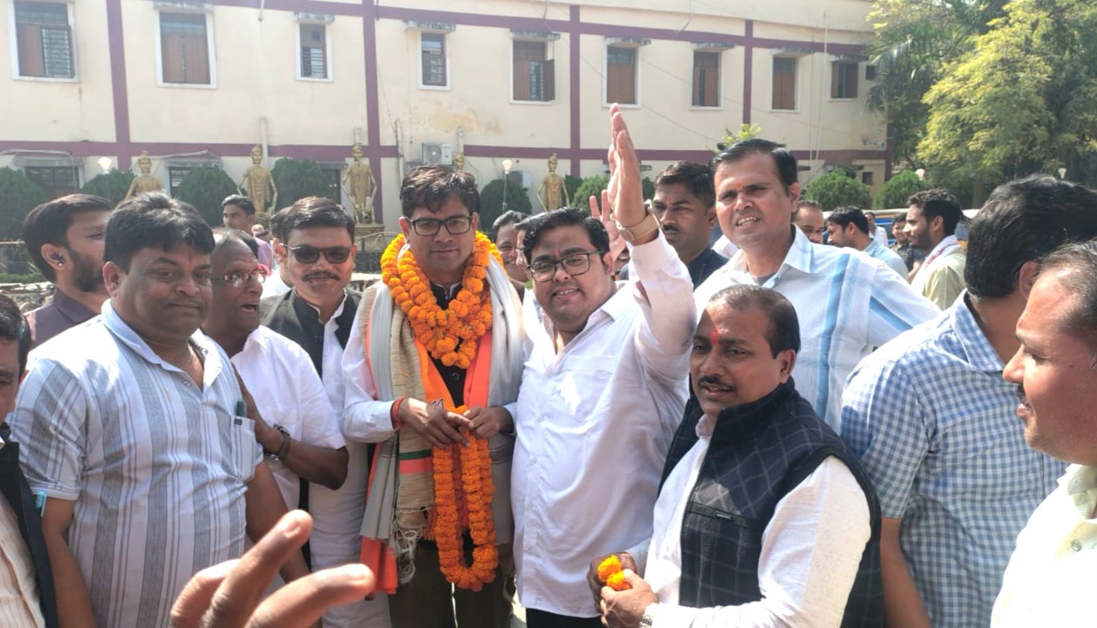 अग्रसेन चौक में वित्त मंत्री ओपी चौधरी का जोरदार स्वागत, भाजपा कार्यकर्ताओं में उत्साह .. Kshiti Technologies अग्रसेन चौक में वित्त मंत्री ओपी चौधरी का जोरदार स्वागत, भाजपा कार्यकर्ताओं में उत्साह .. Kshiti Technologies