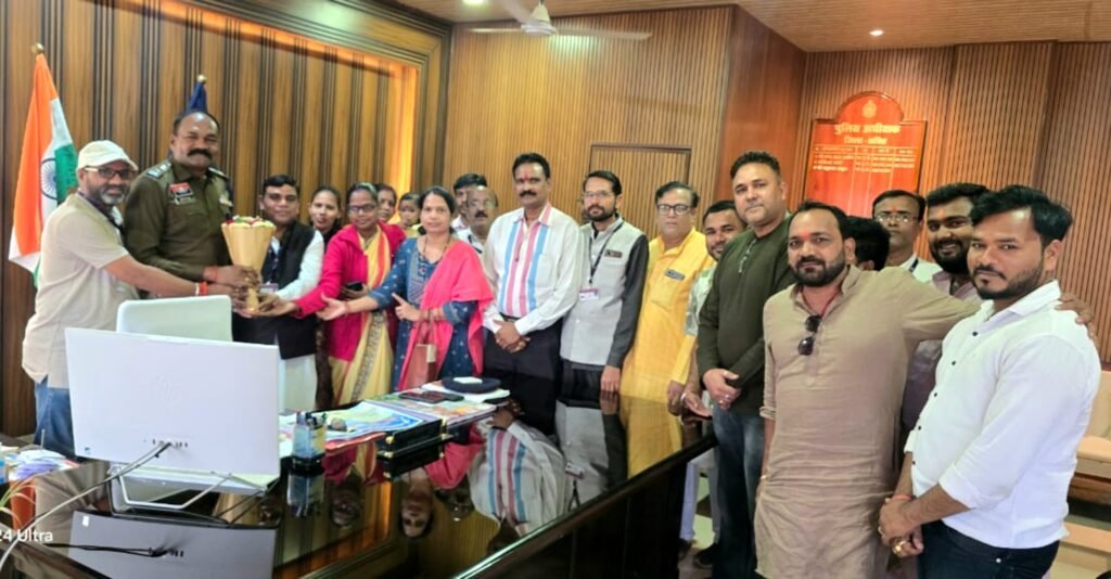 नागरिक सुरक्षा फाउंडेशन के सदस्यों ने एसपी से की सौजन्य मुलाकात .. Kshiti Technologies