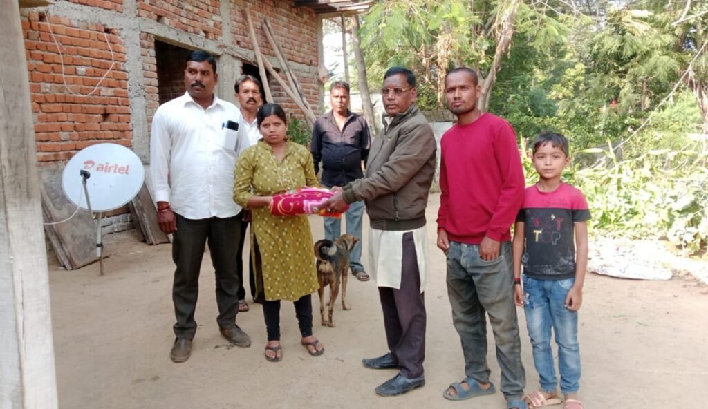 अघोरेश्वर महाप्रभु राम के महापरिनिर्वाण दिवस पर अघोरपीठ जनसेवा अभेद आश्रम द्वारा बोईरडीह गांव के गरीब व जरूरतमंदों को बांटी गई कंबल .. Kshiti Technologies