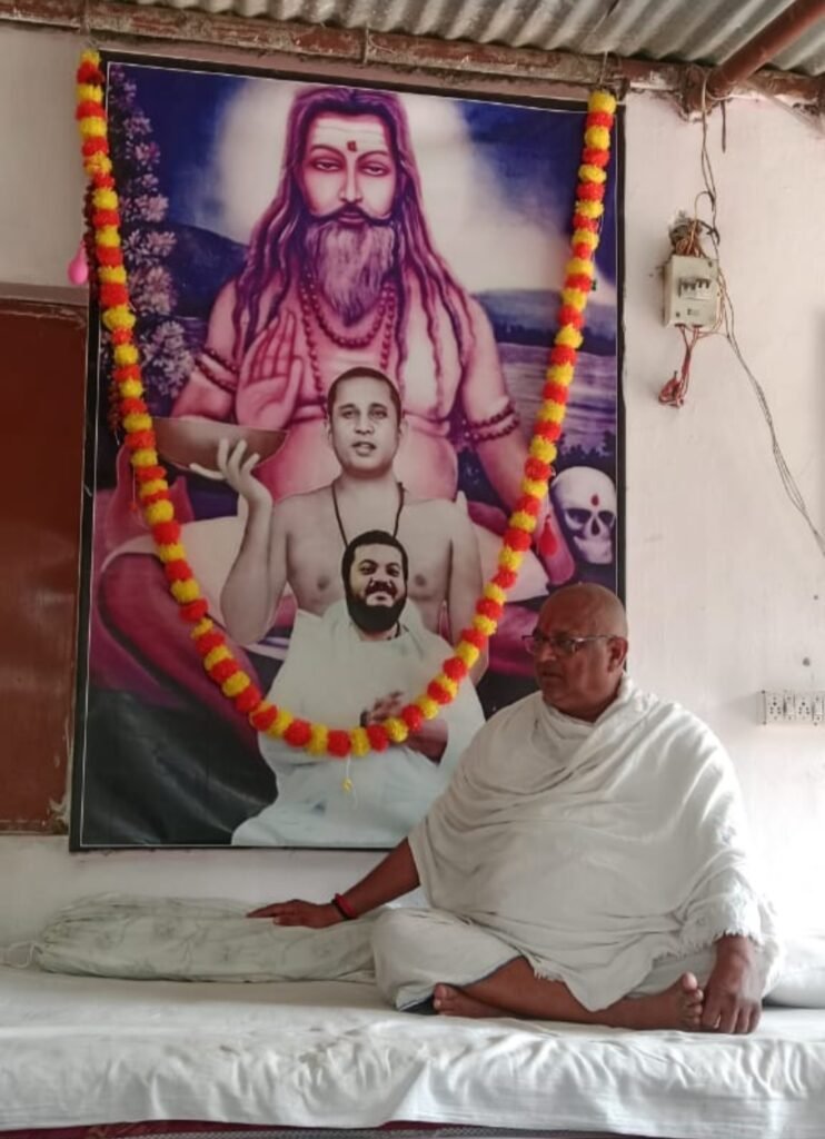 अघोरेश्वर महाप्रभु राम के महापरिनिर्वाण दिवस पर अघोरपीठ जनसेवा अभेद आश्रम द्वारा बोईरडीह गांव के गरीब व जरूरतमंदों को बांटी गई कंबल .. Kshiti Technologies