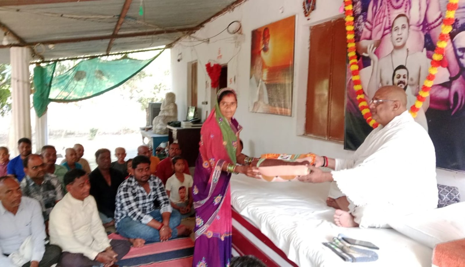 अघोरेश्वर महाप्रभु राम के महापरिनिर्वाण दिवस पर अघोरपीठ जनसेवा अभेद आश्रम द्वारा बोईरडीह गांव के गरीब व जरूरतमंदों को बांटी गई कंबल .. Kshiti Technologies