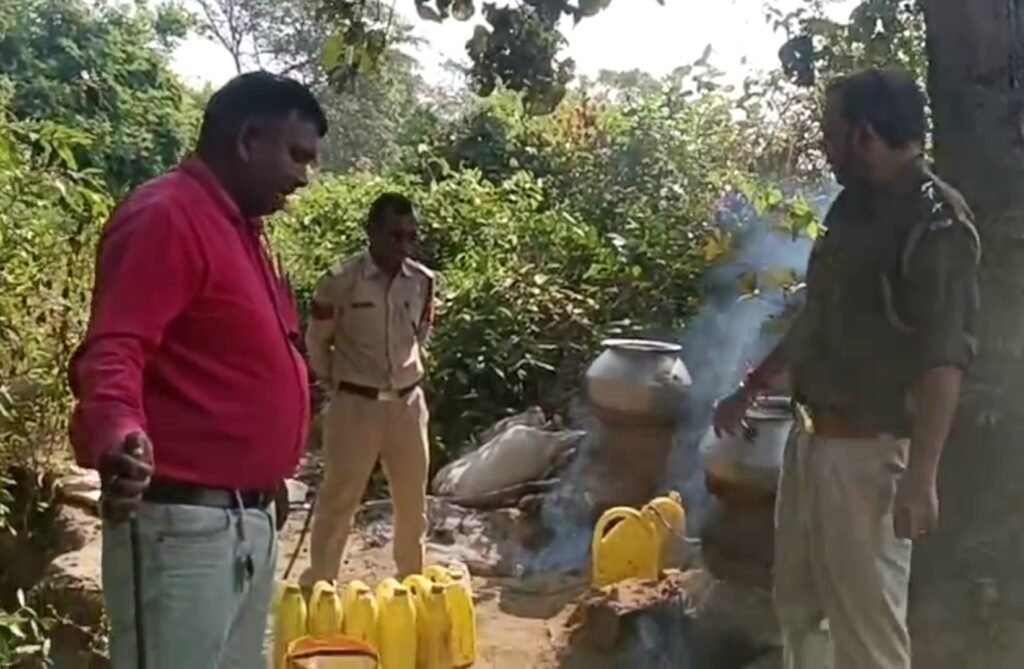 सक्ती के जुड़गा जंगल में अवैध महुआ फैक्ट्री का भंडाफोड़, आबकारी की अब तक की सबसे बड़ी कार्रवाई .. Kshiti Technologies