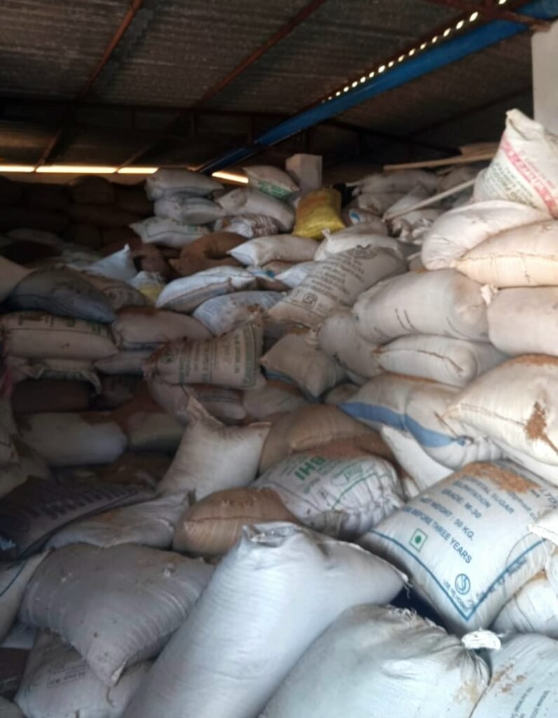 कलेक्टर के निर्देश पर बड़ी कार्रवाई—ग्राम कुर्रू में घर से मिला 1200 क्विंटल अवैध धान .. Kshiti Technologies कलेक्टर के निर्देश पर बड़ी कार्रवाई—ग्राम कुर्रू में घर से मिला 1200 क्विंटल अवैध धान .. Kshiti Technologies