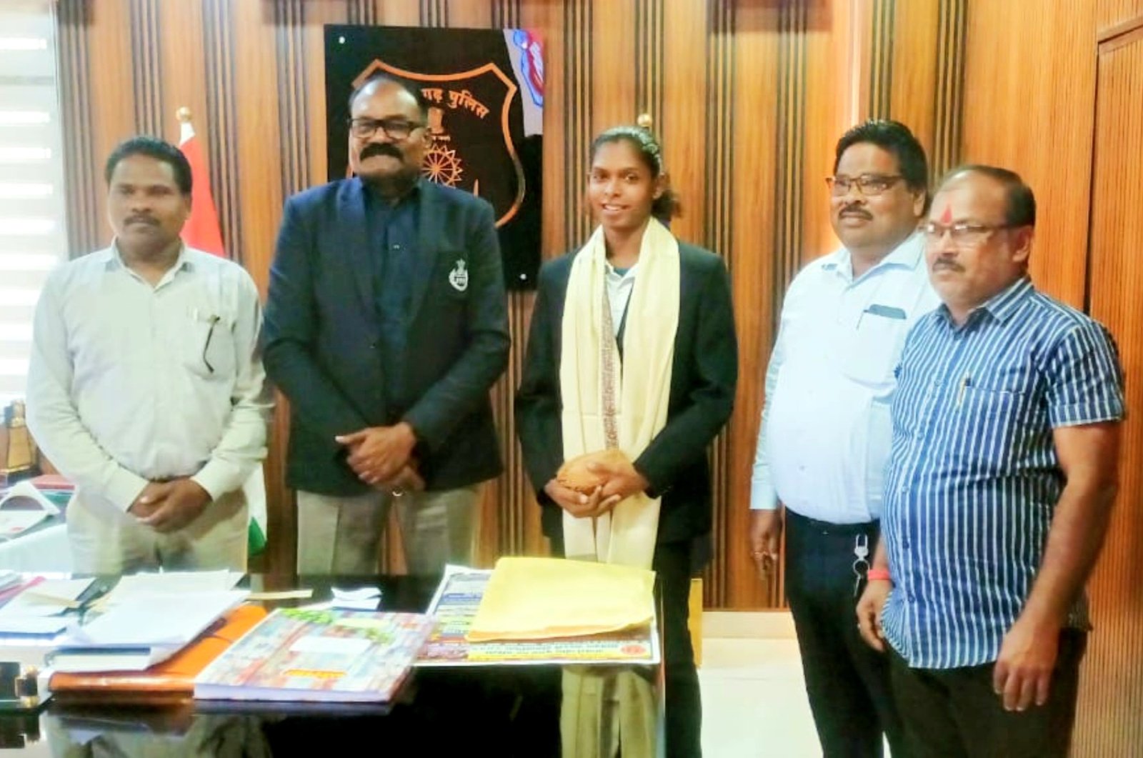 विश्वकप कबड्डी की ‘प्लेयर ऑफ द टूर्नामेंट’ संजू यादव का सक्ती में हुआ सम्मान .. Kshiti Technologies