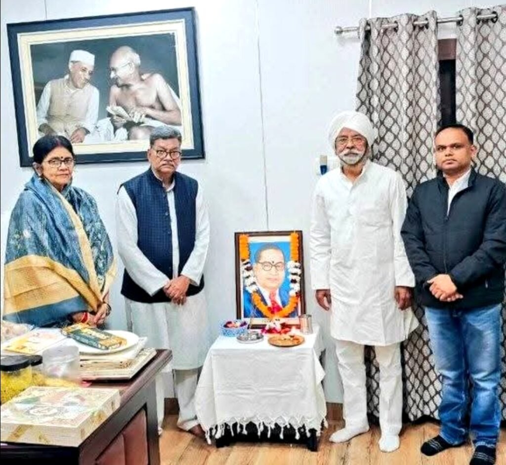 नेता प्रतिपक्ष डॉ. चरणदास महंत और सांसद ज्योत्सना महंत ने अंबेडकर जी की पुण्यतिथि पर किया श्रद्धासुमन अर्पित .. Kshiti Technologies